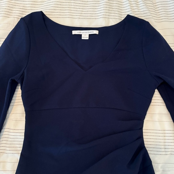 DVF BEVIN SHEATH WITH 3/4 SLEEVES IN NAVY BLUE SIZE 2. - Picture 7 of 9